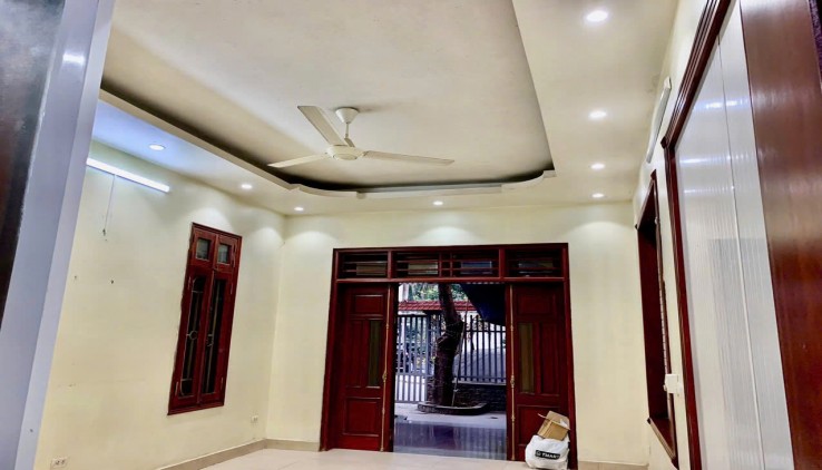 Cho thuê nhà tầng 1 Biệt Thự Pháp Vân 120m2, 2 ngủ, VP Trung tâm, Công ty 15 Triệu